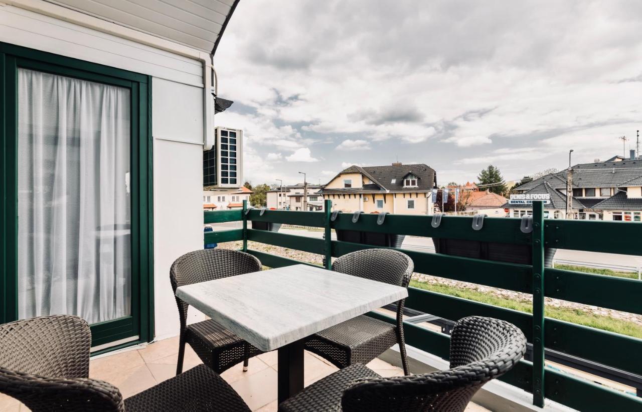 Monarchia Apartman Grand Mosonmagyaróvár Exterior foto
