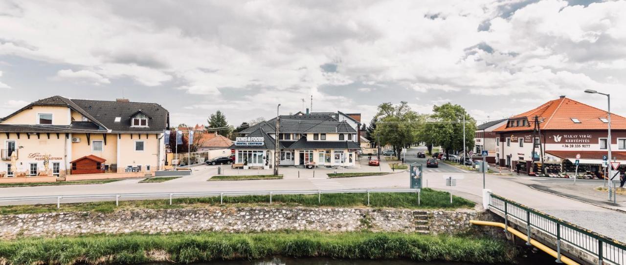Monarchia Apartman Grand Mosonmagyaróvár Exterior foto